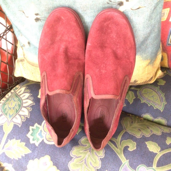UGGs Mens Maroon Suede Slipons - Picture 2 of 5
